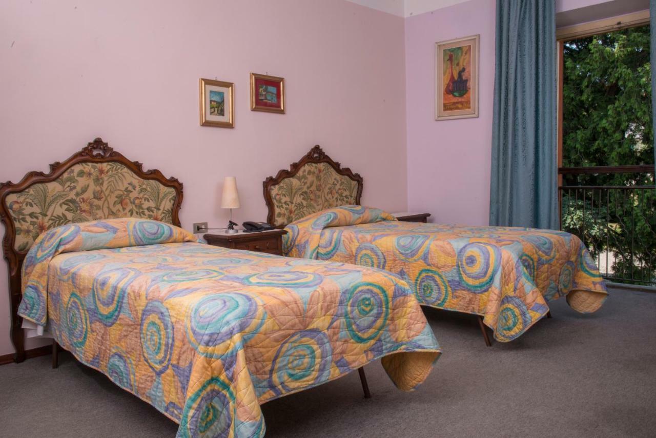 Hotel Florida Arona Εξωτερικό φωτογραφία